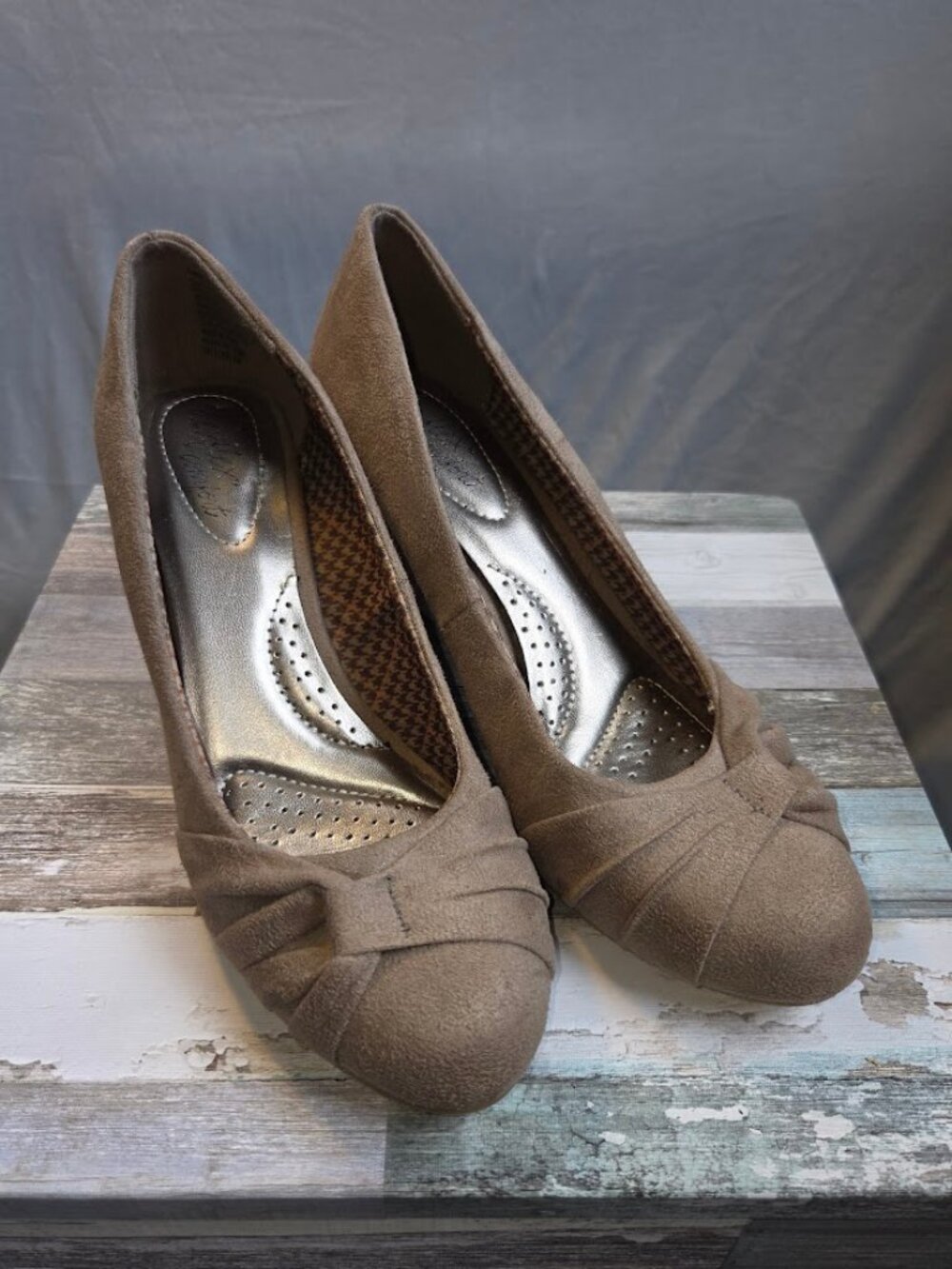 Dexflex Comfort Shoes 7 Womens Casual Slip On Pumps Brown Faux Suede